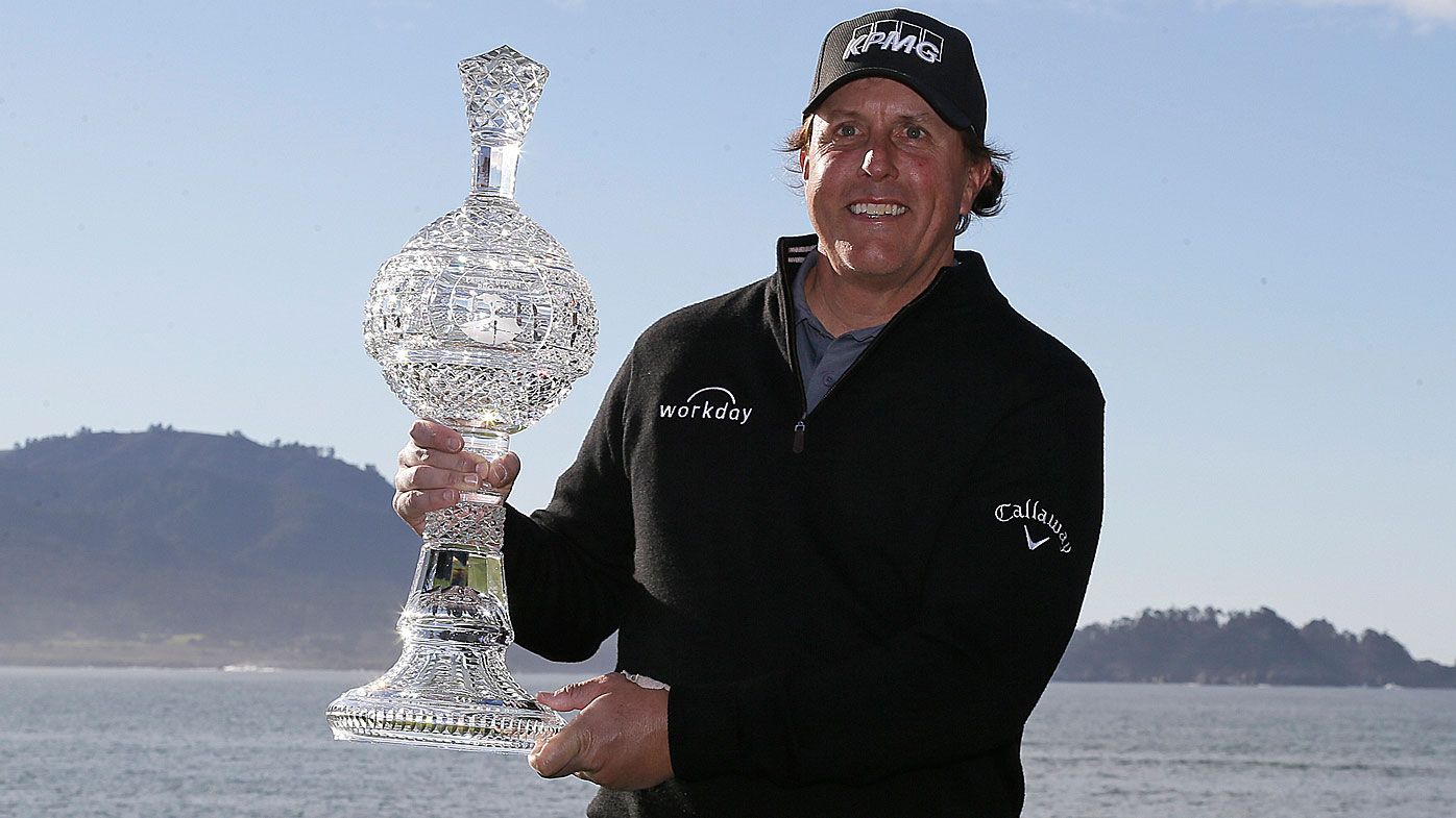 Mickelson wraps up fifth Pebble Beach win