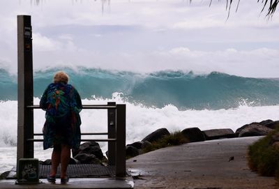 Wild ocean swells are already seen in the days before Oma approaches.