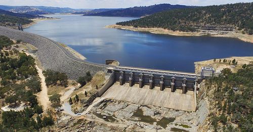 Teen dies in water skiing-crash near Cowra, NSW