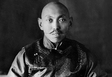 Who declared Tibet independent of China in 1913?