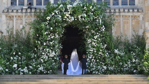 The veil featured the flora of each Commonwealth country.