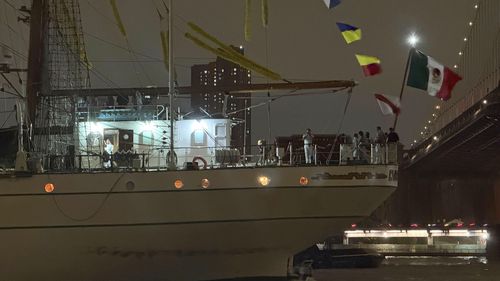 A Mexican navy ship has struck the Brooklyn Bridge during a promotional visit to New York City