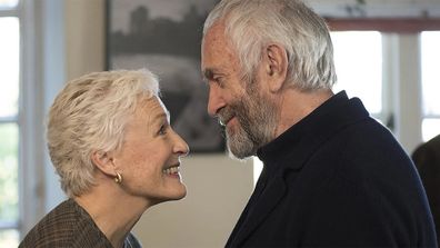 Glenn Close and Jonathan Pryce