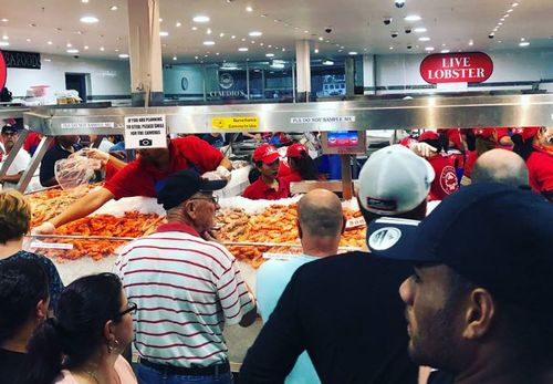 Seafood lovers arrive early at Sydney Fish Market this morning. (Sean Thompson / 9NEWS)
