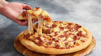 Pizza Hut giving away 1/4 of a million free pizzas