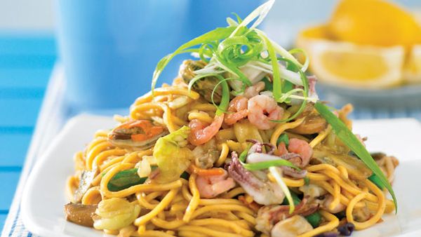 Seafood chow mein