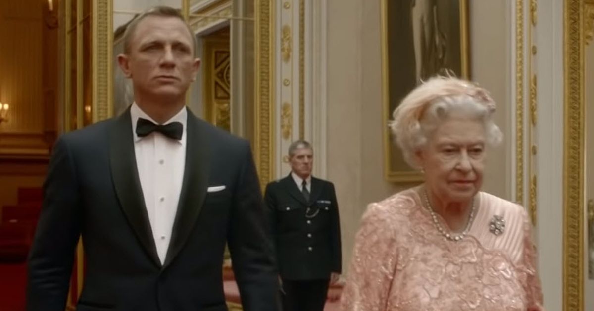 How the Queen surprised us all with a James Bond cameo for the 2012 ...