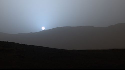 Curiosity rover reveals blue Mars dusk