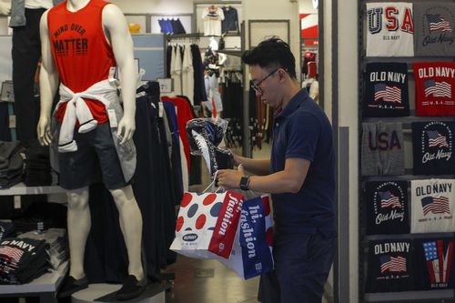 China's economic growth sank to its lowest level in at least 26 years in the quarter ending in June, adding to pressure on Chinese leaders as they fight a tariff war with Washington. 