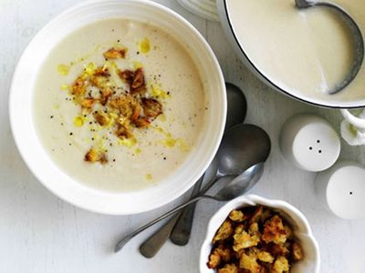 Wednesday: Cauliflower soup with mustard and croutons