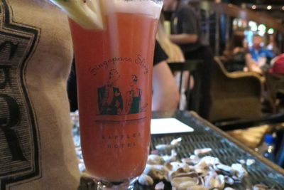 <strong>4. Sample the Singapore Sling with a boarding pass</strong>