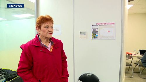 Pauline Hanson, muhabirlerin çıkarılmasını sorguladı. 