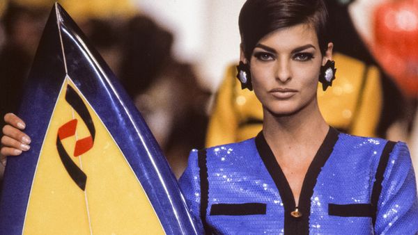 Linda Evangelista on the runway for Chanel in 1990. Image: Getty