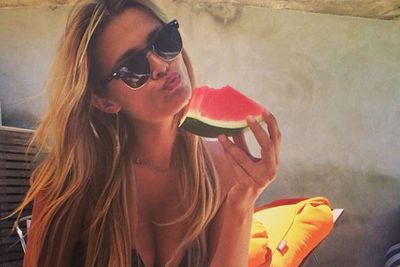 ... how does someone eat a watermelon and still looks this good?!