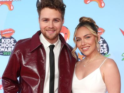 Alex Warren and wife Kouvr Annon at the Nickelodeon 2025 Kids' Choice Awards held at Barker Hangar on June 21, 2025 in Santa Monica, California. 