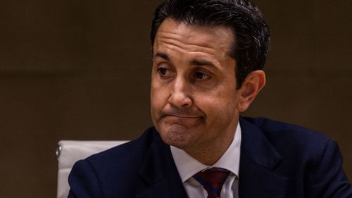 David Crisafulli, hükümetinin antisemitizme karşı güçlü bir duruş sergilediğini vurguluyor.