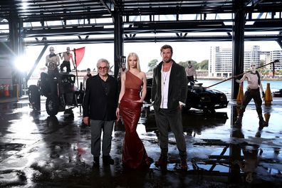 (kiri) George Miller, Anya Taylor-Joy dan Chris Hemsworth menghadiri panggilan media "Furiosa: Saga Max yang Gila" di Terminal Penumpang Luar Negeri, Circular Quay pada 01 Mei 2024 di Sydney 