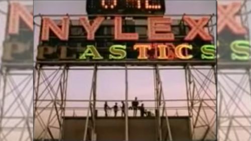 The Nylex clock was featured in the video clip for Paul Kelly's 1987 hit 'Leaps and Bounds'. (YouTube)