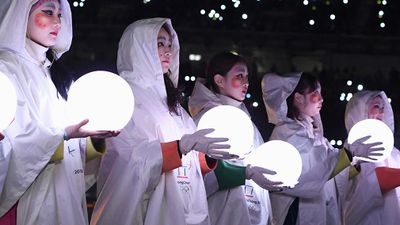 Performers hold globes of light at the closing ceremony. (AAP)