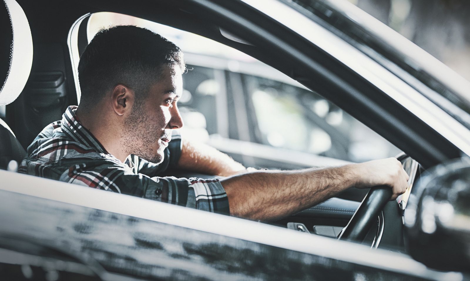 Driver waiting. Behind the Wheel Side view. Иурштв еру црууд ышву мшуц.