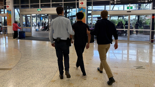 19 year old teenager arrested after allegedly trying to import $14.8 million of meth into Australia from Canada. He told authorities a stranger on social media paid him $3500 to import what he was told were vapes.