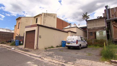 Police remain at the unit today carrying out forensic testing. (9NEWS)