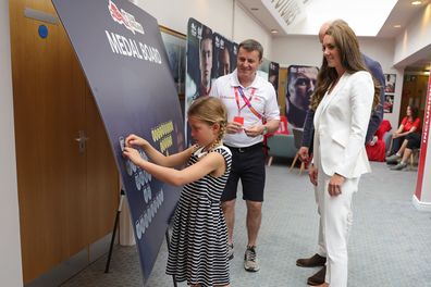 Princess Charlotte of Cambridge sticks a Medal to the Medal wall during a visit to SportsAid House at the 2022 Commonwealth Games on August 02, 2022 in Birmingham, England.  