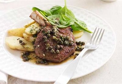 Veal chops with caper sauce