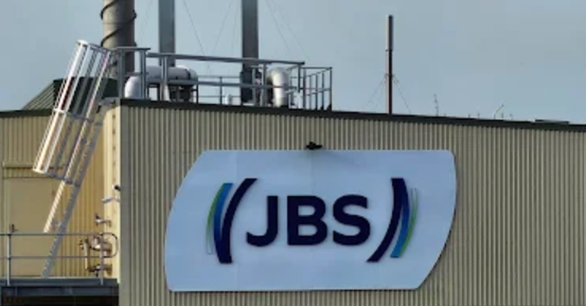 Nearly 900 workers evacuated, five hospitalised after chemical spill