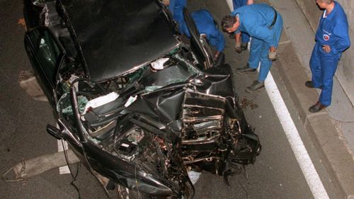 Police services prepare to take away the car in which Diana, Princess of Wales, died. (AAP)