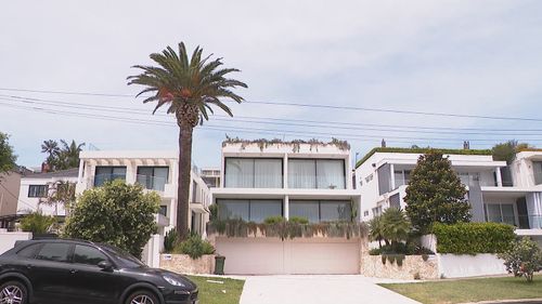 Phan e sua filha foram presas em uma propriedade em Dover Heights.