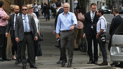 Malcolm Turnbull arrives at Mr Obama's hotel for a catch-up. (AAP)