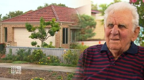 A last-ditch community bid has failed to save a great-grandfather's rose garden from being ripped out in Perth.Trevor Coster's flowers are set to be uprooted by next week in Golden Bay.