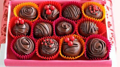 Click through for our&nbsp;<a href="http://kitchen.nine.com.au/2016/05/19/10/25/caramel-nut-chocolates" target="_top">Caramel nut chocolates</a>&nbsp;recipe