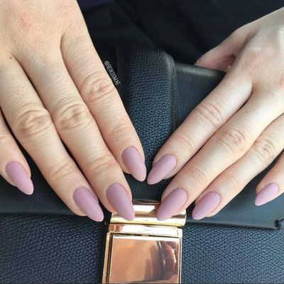 We are in love with this soft nail colour and finely-shaped pair of hands.