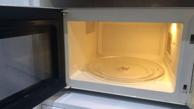 Natural cleaning method for your microwave.