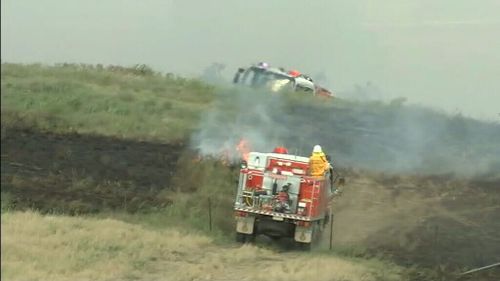 Crews work to contain a grass fire near the Hume Highway, Goulburn. 