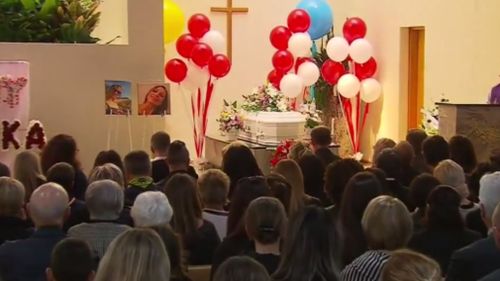 Mourners packed the Heysen Chapel at Centennial Park in Adelaide. (9NEWS)