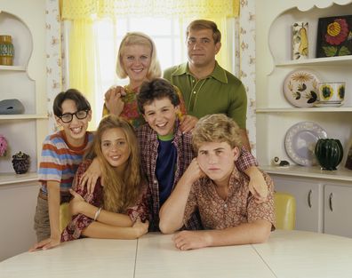 The Wonder Years cats: Alley Mills, Dan Lauria, Josh Saviano, Olivia d'Abo, Fred Savage, Jason Hervey.