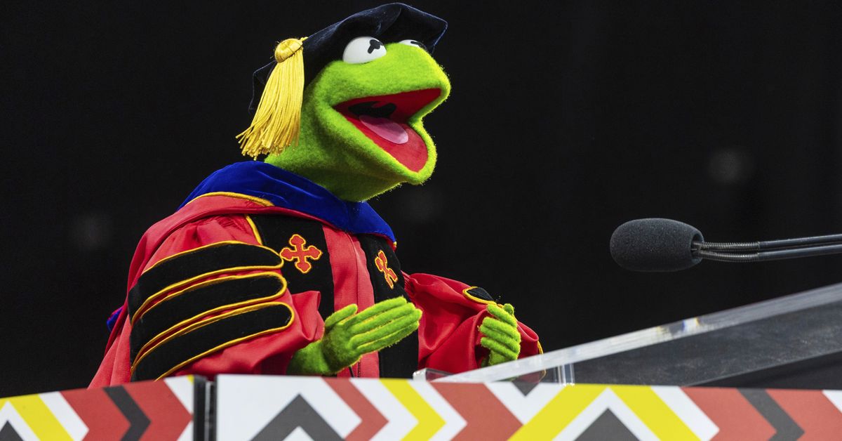 Kermit the Frog tells university graduates to 'leap together'