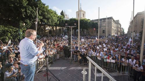 Journalists without borders Christoph Deloire addresses the crowd during a rally to honor the anti-corruption reporter. (AAP)