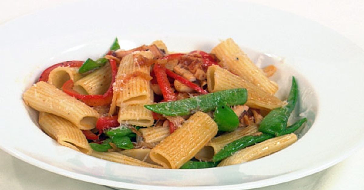 Smoked chicken snowpea rigatoni - 9Kitchen