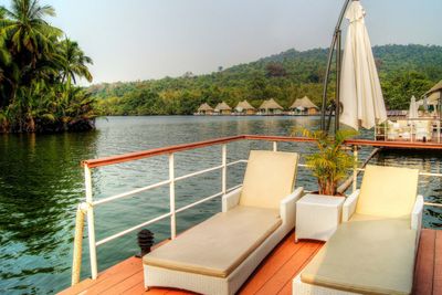 <strong>4 Rivers Floating
Lodge:&nbsp;Koh Kong, Cambodia</strong>