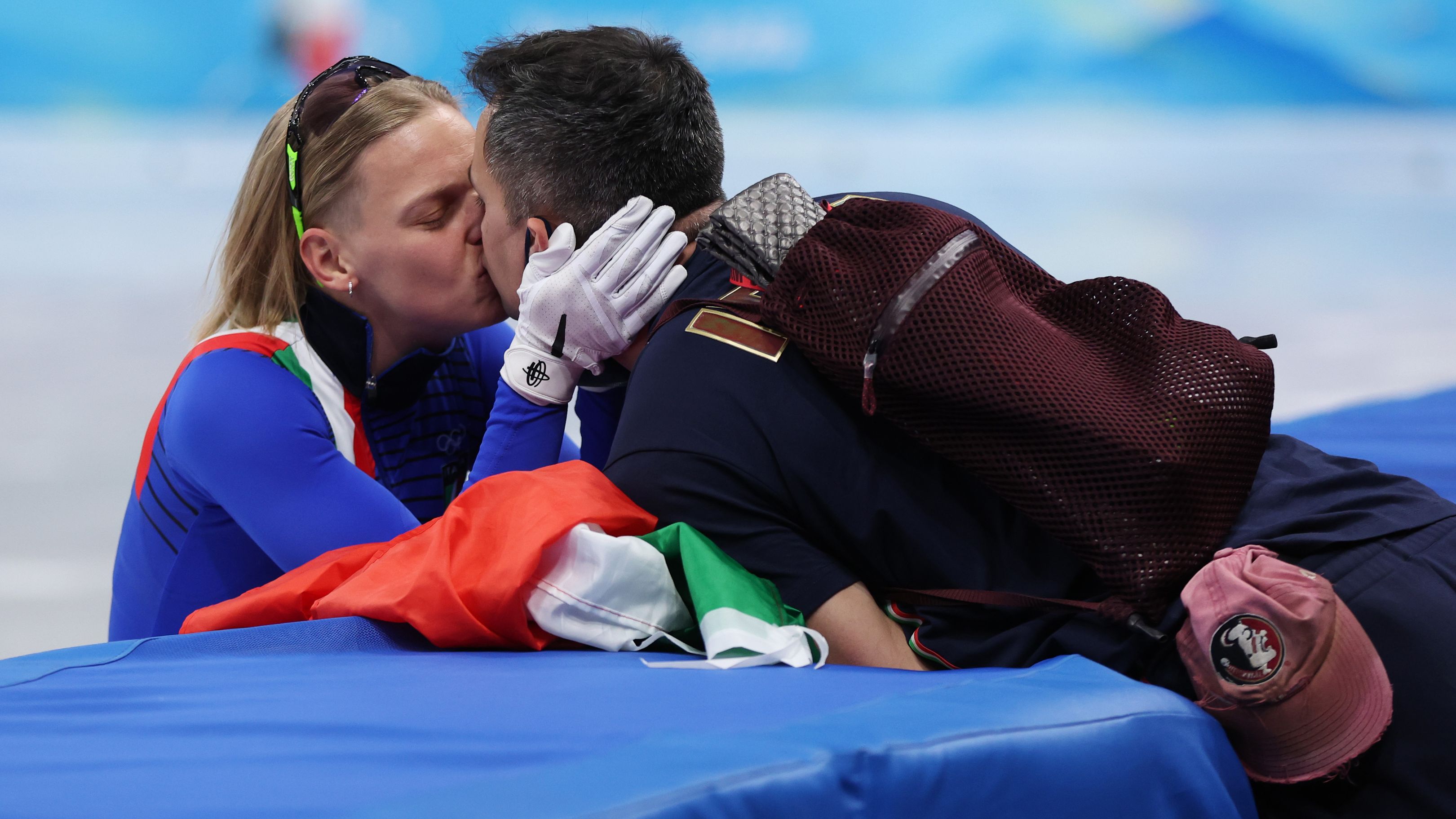 Arianna Fontana celebrates with her partner after winning the gold medal during the women&#x27;s 500m final.
