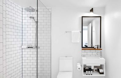 Ovolo Laneways suite bathroom