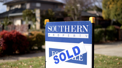 A sale sign is seen in front of a house in Canberra, Tuesday, June 9, 2015. (AAP Image/Lukas Coch) NO ARCHIVING