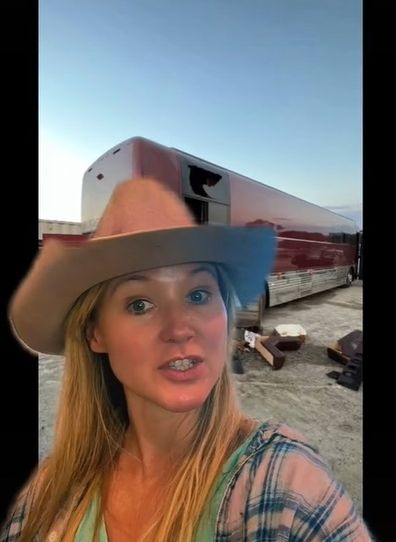 Jewel explains bus fire on tour