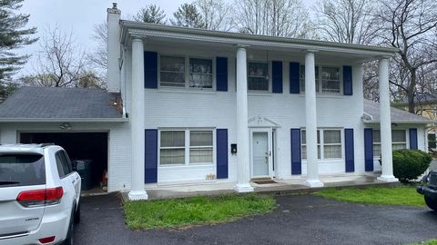 709 Prado Pl, Fairfax, VA $800,000 house with tenant living for free downstairs