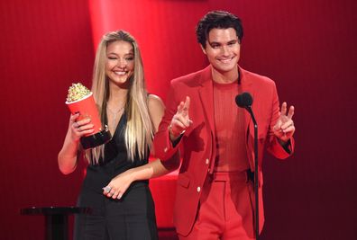 Madelyn Cline, Chase Stokes, kiss 2021 MTV Movie & TV Awards