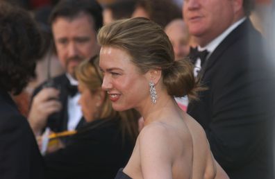 402719 140: Actress Renee Zellweger arrives at the 74th Annual Academy Awards March 24, 2002 at the Kodak Theater in Hollywood, CA. (Photo by Vince Bucci/Getty Images)
